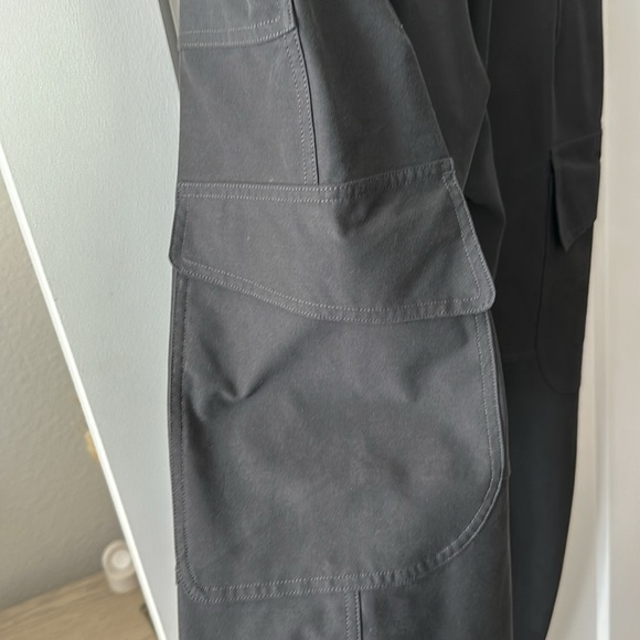 Lululemon Light Utilitech Cargo Pocket High-Rise Pant - Picture 7 of 8